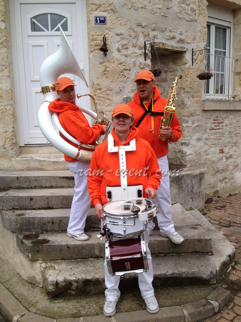 fanfare festive brocante